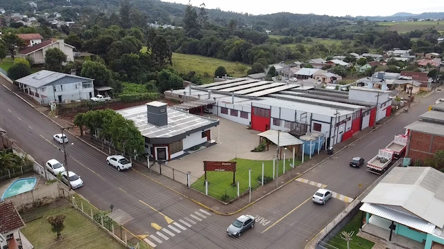 Esquadrias Destak — Estrutura e Equipe